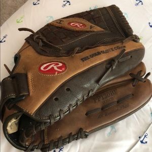 Outfield softball glove